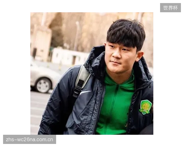 金玟哉在防线上的表现至关重要,他与捷克高中锋的对抗将直接影响首战结果。 金玟哉在防线上的表现至关重要,他与捷克高中锋的对抗将直接影响首战结果。