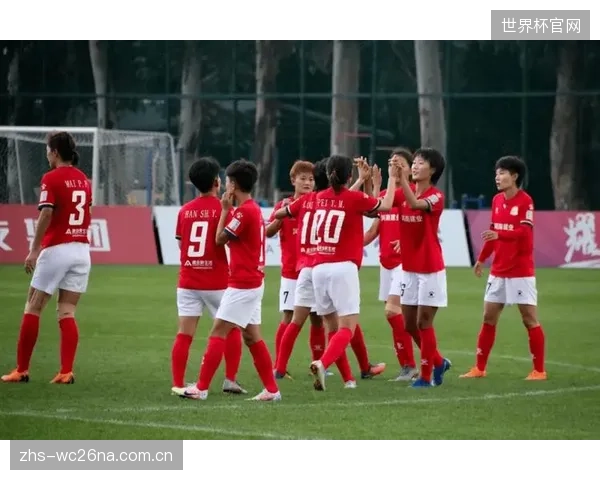 佩特科维奇的欧洲化战术理念将与斯卡洛尼的南美技术流派正面交锋,主帅间的临场指挥将左右比赛走向。 佩特科维奇的欧洲化战术理念将与斯卡洛尼的南美技术流派正面交锋,主帅间的临场指挥将左右比赛走向。
